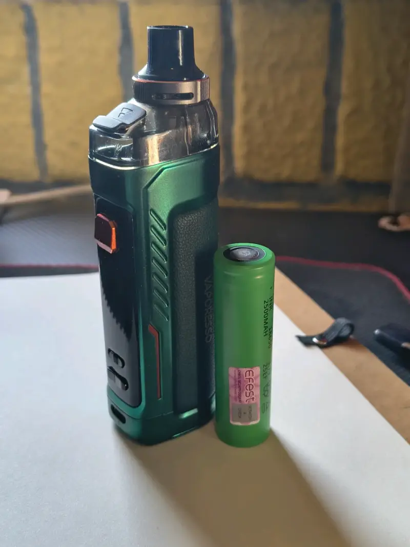 Vaporizador Vaporesso verde con batería Efest - 1