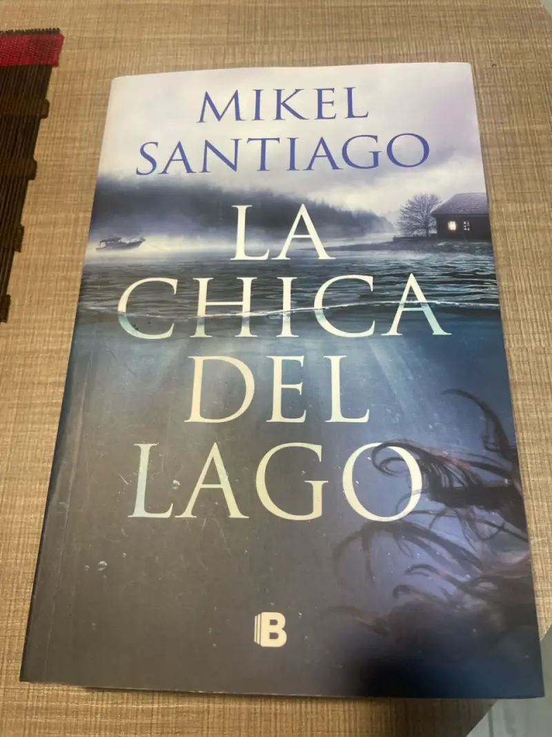 Libro 'La Chica del Lago' de Mikel Santiago - 1