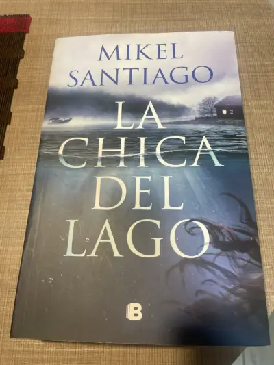 Libro 'La Chica del Lago' de Mikel Santiago - miniatura 1