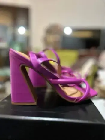 Sandalias de tacón alto fucsia elegantes - miniatura 1