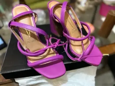 Sandalias de tacón alto fucsia elegantes - miniatura 2