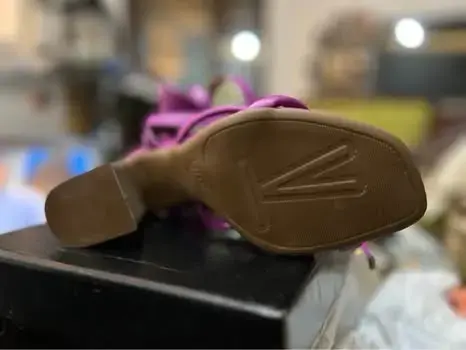Sandalias de tacón alto fucsia elegantes - 4