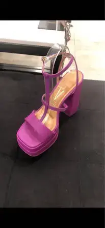 Sandalias de tacón alto fucsia con plataforma - 1