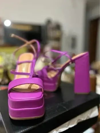 Sandalias de tacón alto fucsia con plataforma - 2