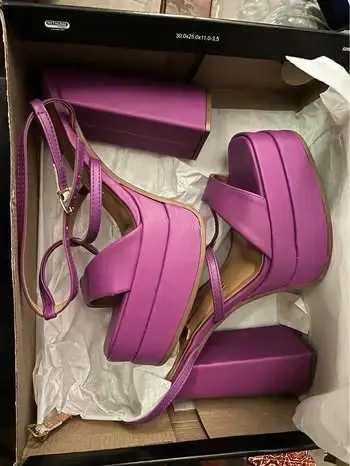 Sandalias de tacón alto fucsia con plataforma - 3