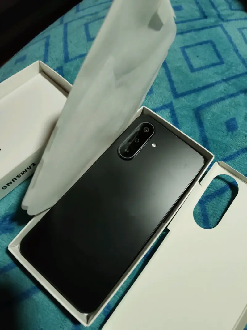 Samsung Galaxy A17 5G nuevo en caja - 5