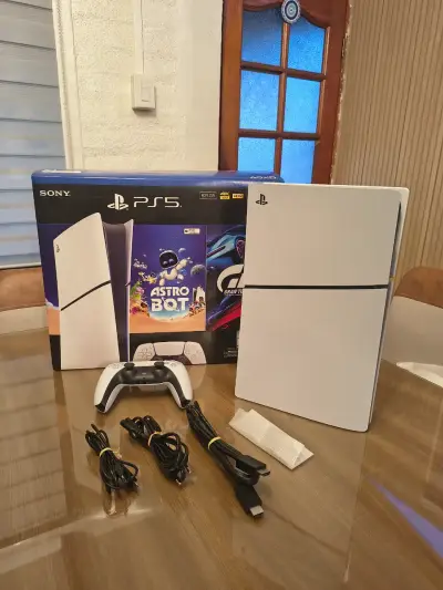 Consola Sony PlayStation 5 con control y cables - miniatura 1