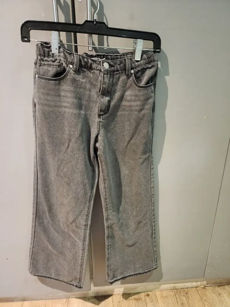 Jeans grises de mezclilla para niña