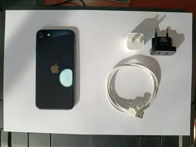 iPhone SE 2022 negro 64gb - miniatura 4