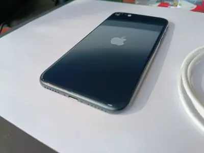 iPhone SE 2022 negro 64gb - miniatura 5