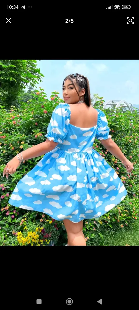 Vestido azul con estampado de nubes - 1