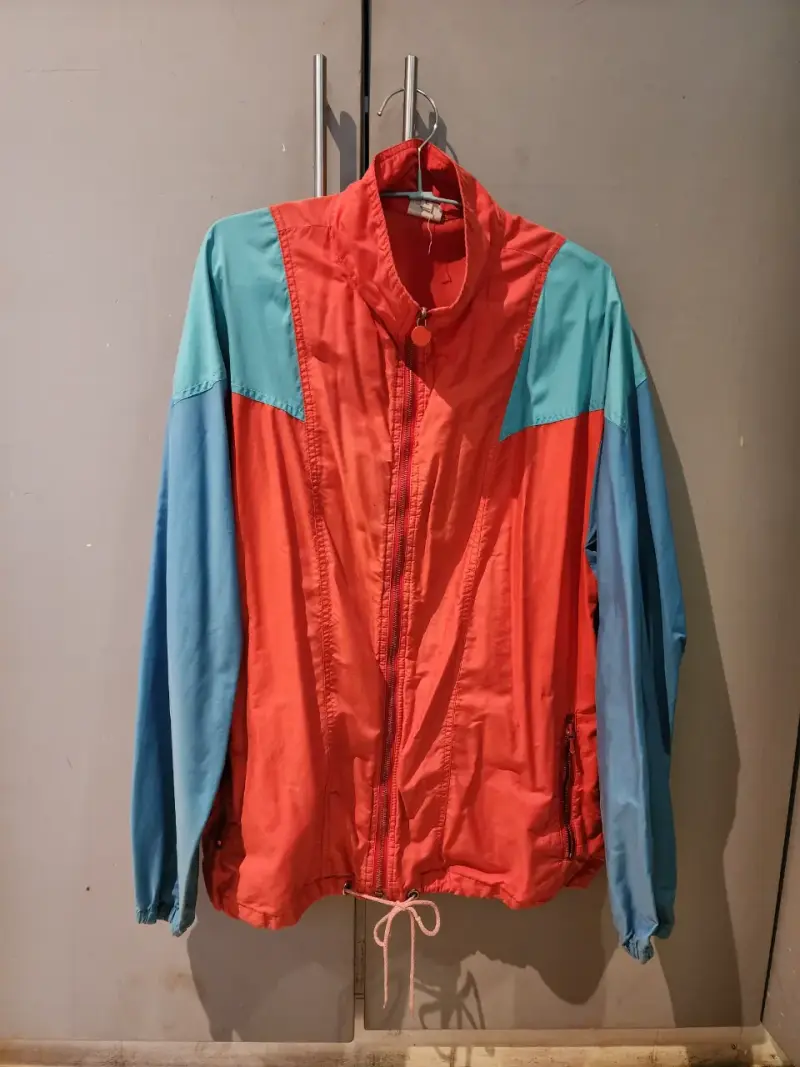 Chaqueta cortaviento retro tricolor