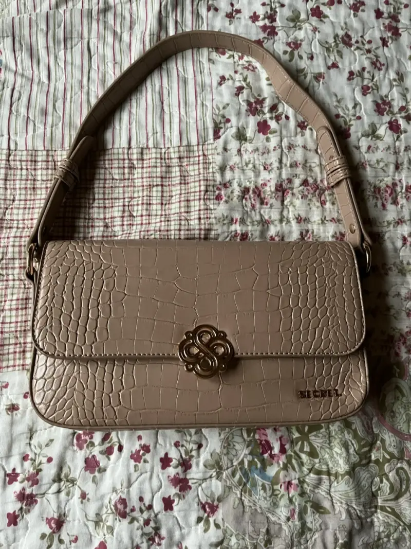 Cartera beige con textura de cocodrilo Secret - 1
