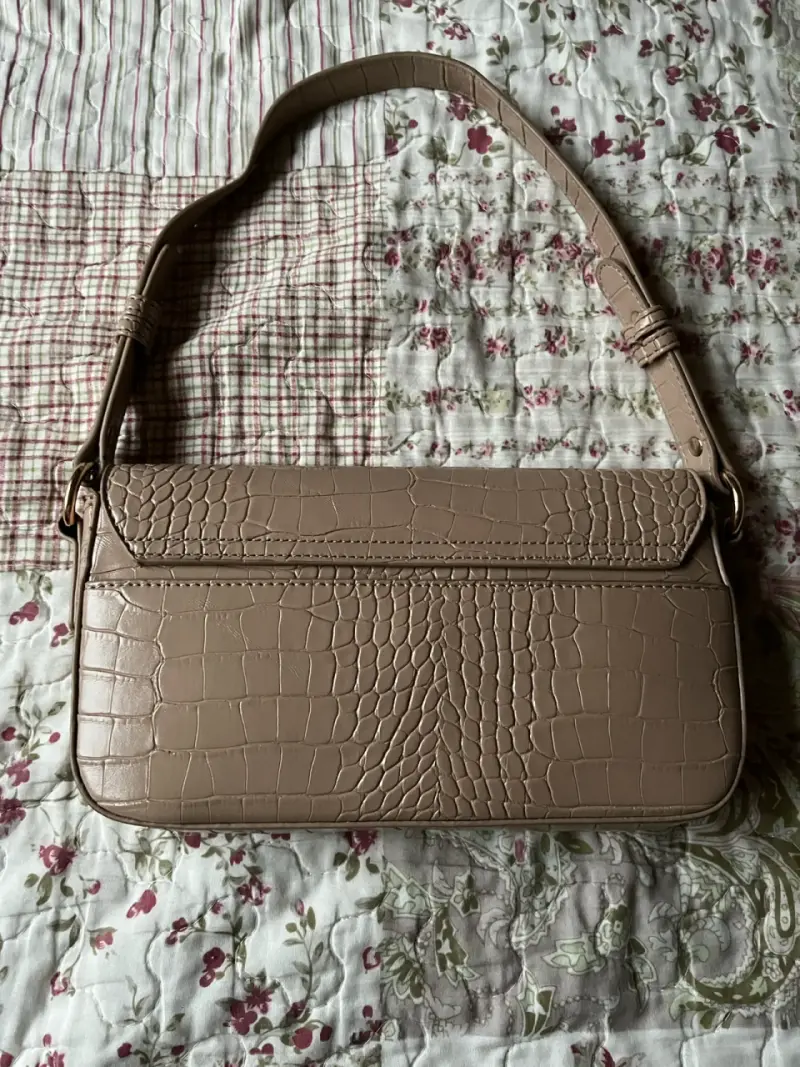Cartera beige con textura de cocodrilo Secret - 2