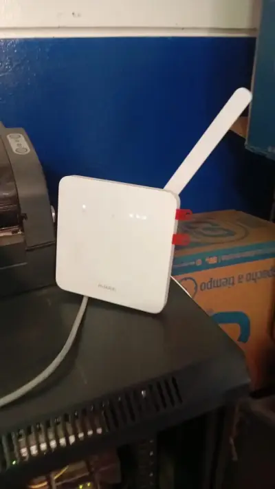 Router Huawei con antena externa - miniatura 1