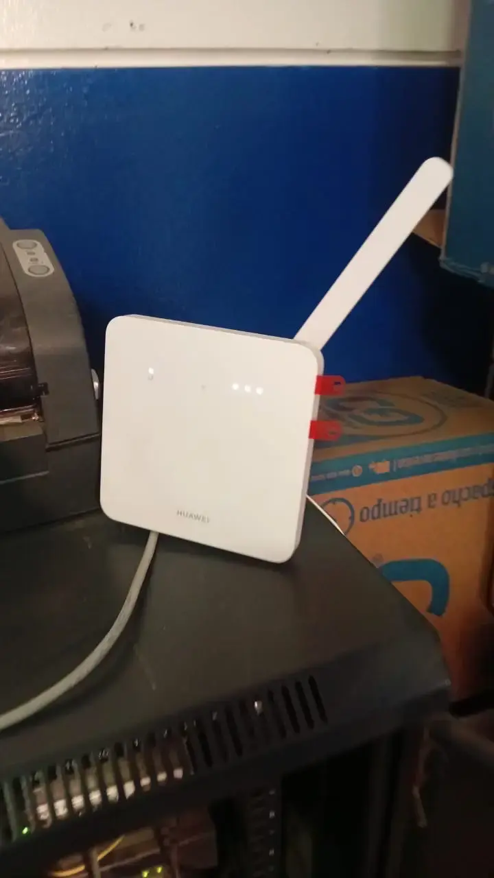 Router Huawei con antena externa - 2