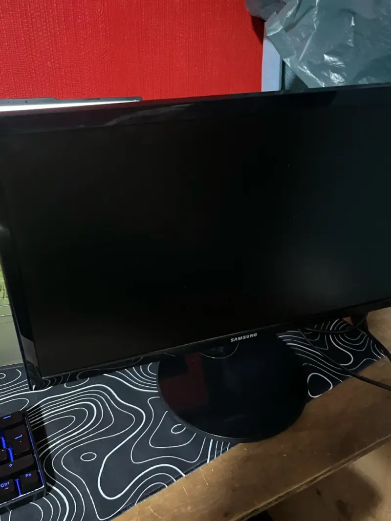 Monitor Samsung LED 24 pulgadas Full HD - 6