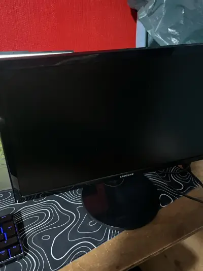 Monitor Samsung LED 24 pulgadas Full HD - miniatura 6