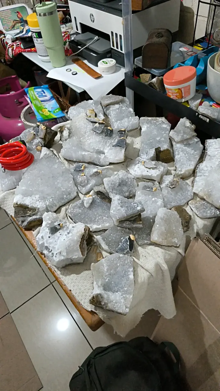 Lote de cristales de cuarzo en bruto