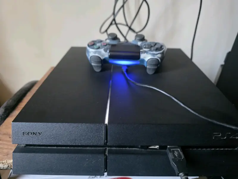 Consola Sony PS4 (con control no es original ) - 1
