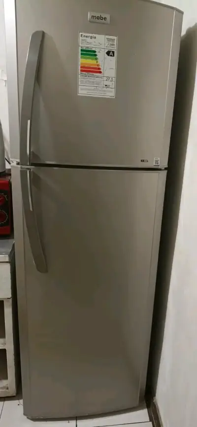 Refrigerador Mabe de dos puertas en buen estado - miniatura 1