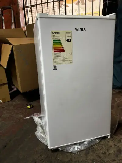 Refrigerador compacto Winia eficiente - miniatura 1
