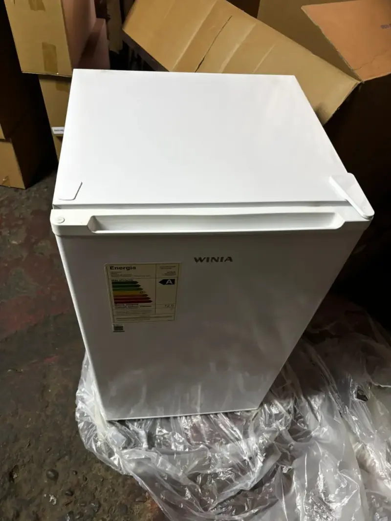 Refrigerador compacto Winia eficiente - 4