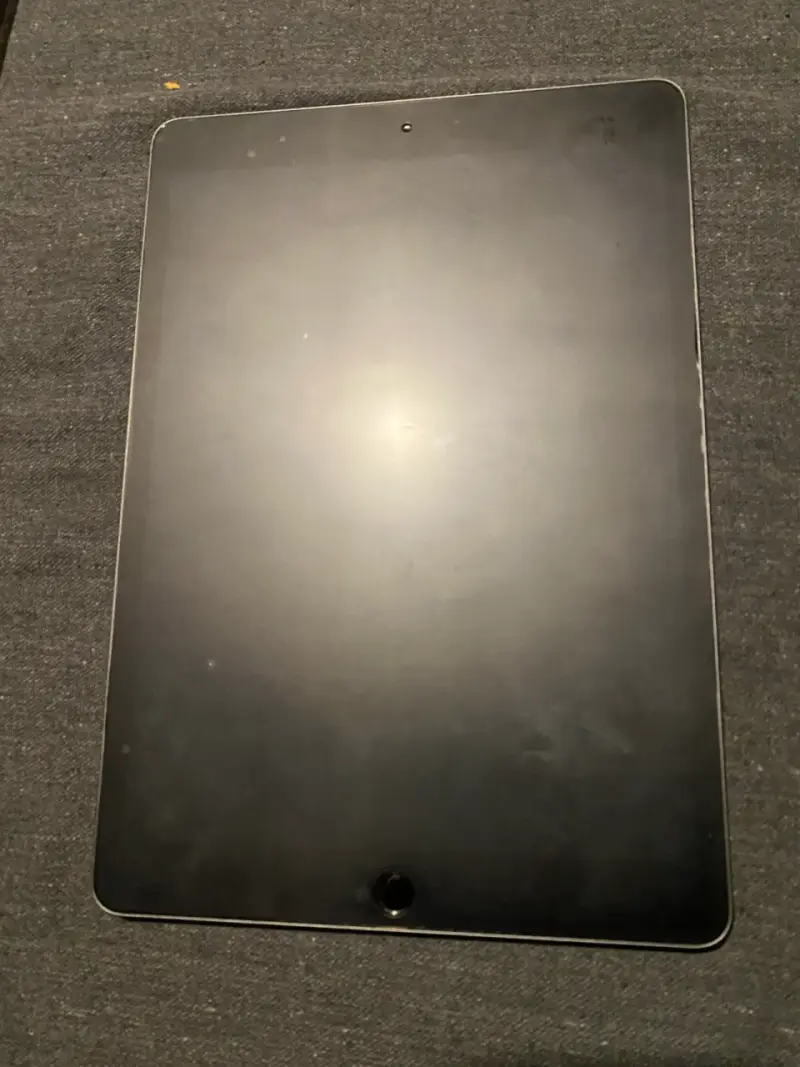 iPad 8th gen 128gb Apple con funda - 4