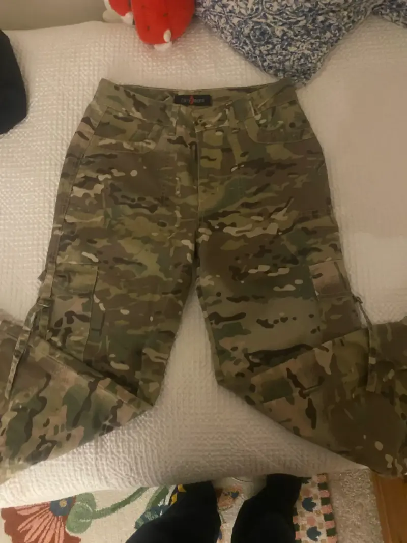 Pantalones cargo camuflados para mujer - 1