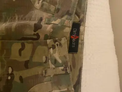 Pantalones cargo camuflados para mujer - miniatura 2