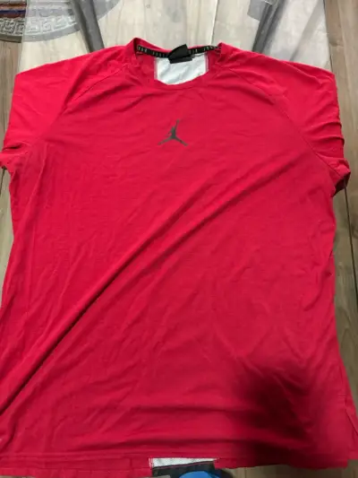 Polera roja Jordan para hombre XL - miniatura 1