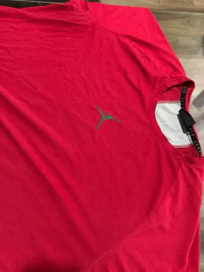 Polera roja Jordan para hombre XL - miniatura 2