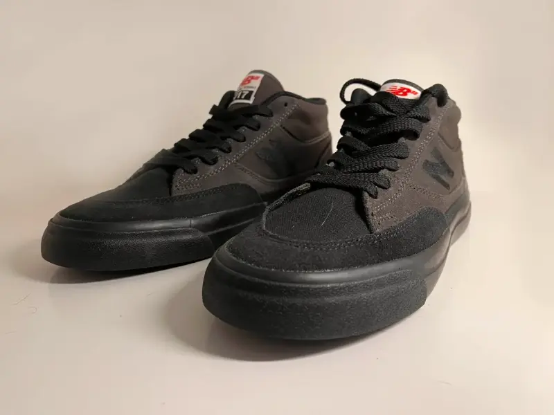 Zapatillas negras New Balance casuales - 1