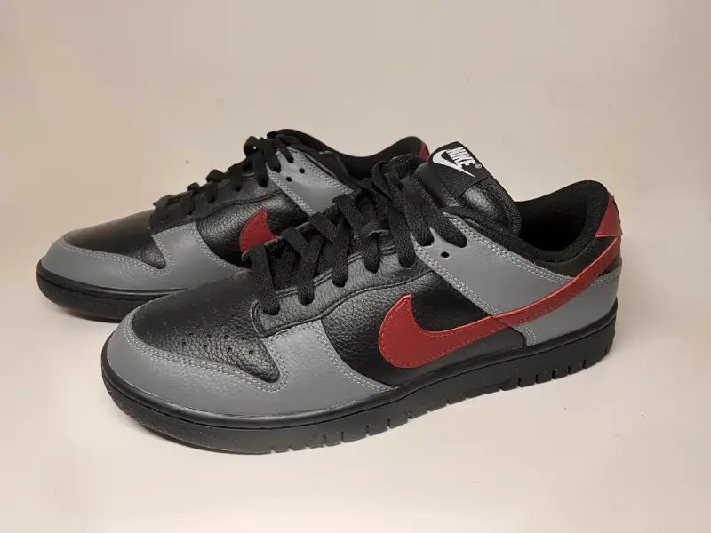 Zapatillas deportivas Nike gris y rojo - 1