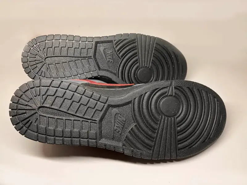 Zapatillas deportivas Nike gris y rojo - 4