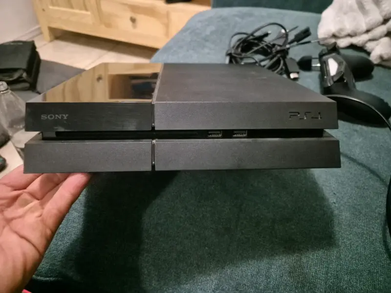Consola PlayStation 4 con dos controles - 4