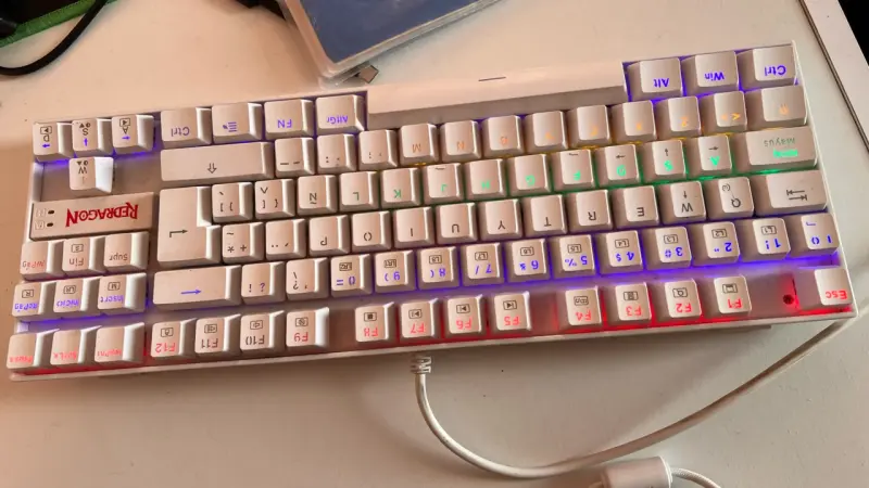 Teclado mecánico Redragon retroiluminado - 1