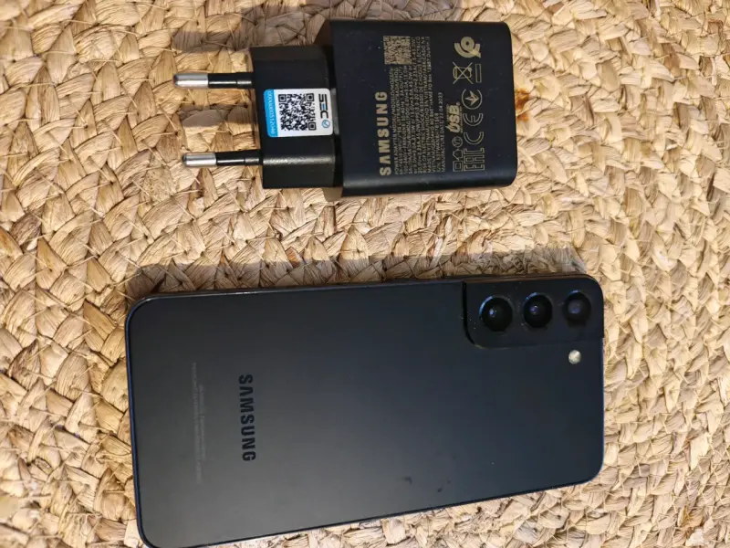 Samsung Galaxy S22 de 256 G, Dual SIM - 2