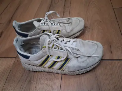 Lote de zapatillas deportivas variadas - miniatura 3