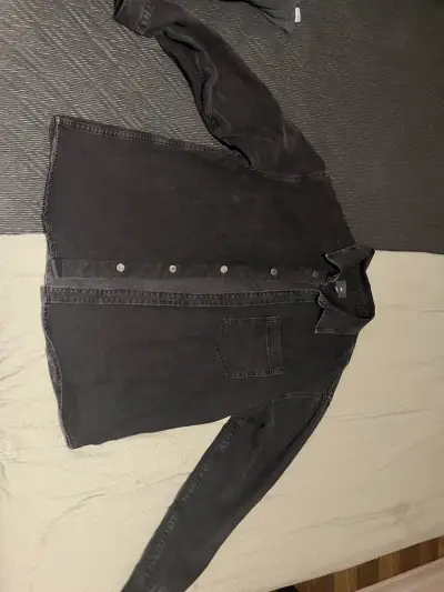 Camisa de mezclilla negra para hombre - miniatura 1