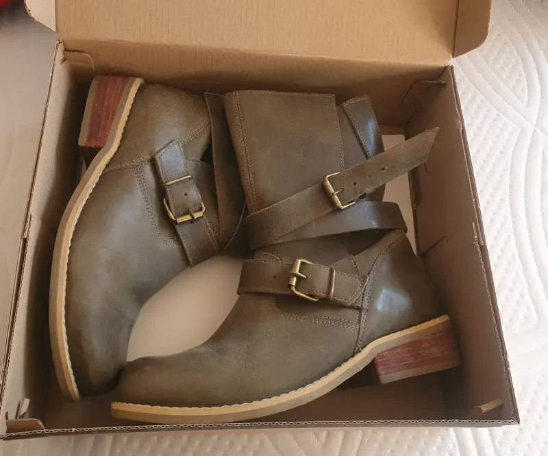 Botas de cuero verde con hebillas - 1
