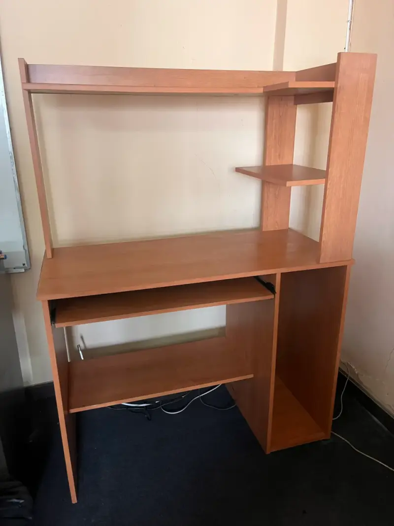 Escritorio melamina con repisas