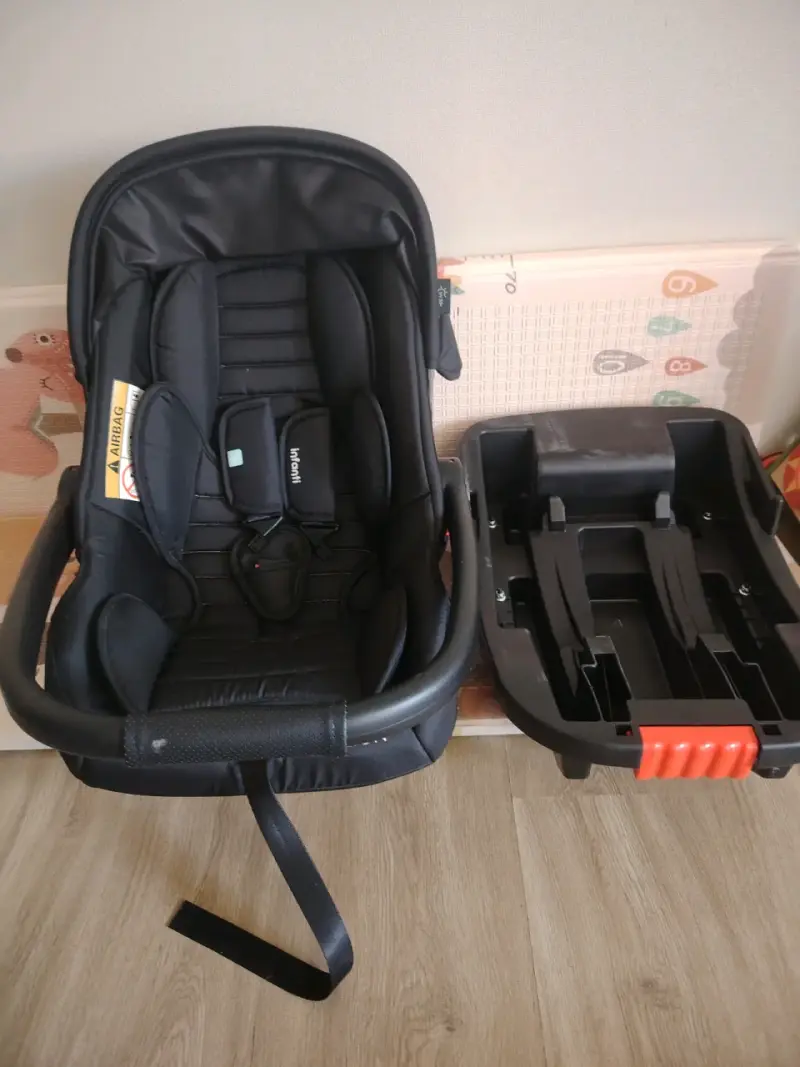 Silla de auto para bebé Infanti con base - 1