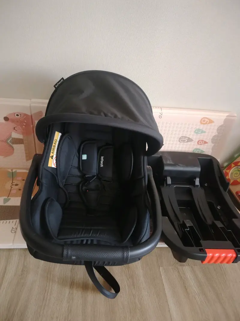 Silla de auto para bebé Infanti con base - 4