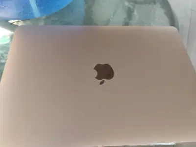 MacBook Air M1 13.3 pulgadas en buen estado - miniatura 2