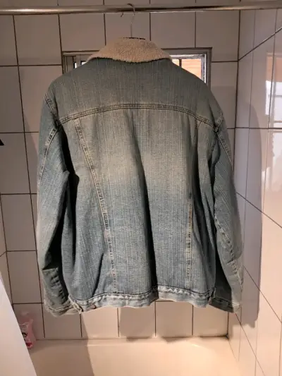 Chaqueta de mezclilla con forro de borrego - miniatura 2