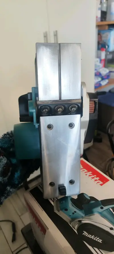 Cepillo eléctrico Makita de alta precisión - miniatura 1