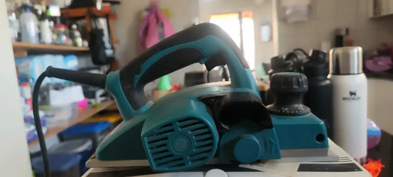 Cepillo eléctrico Makita de alta precisión - 3