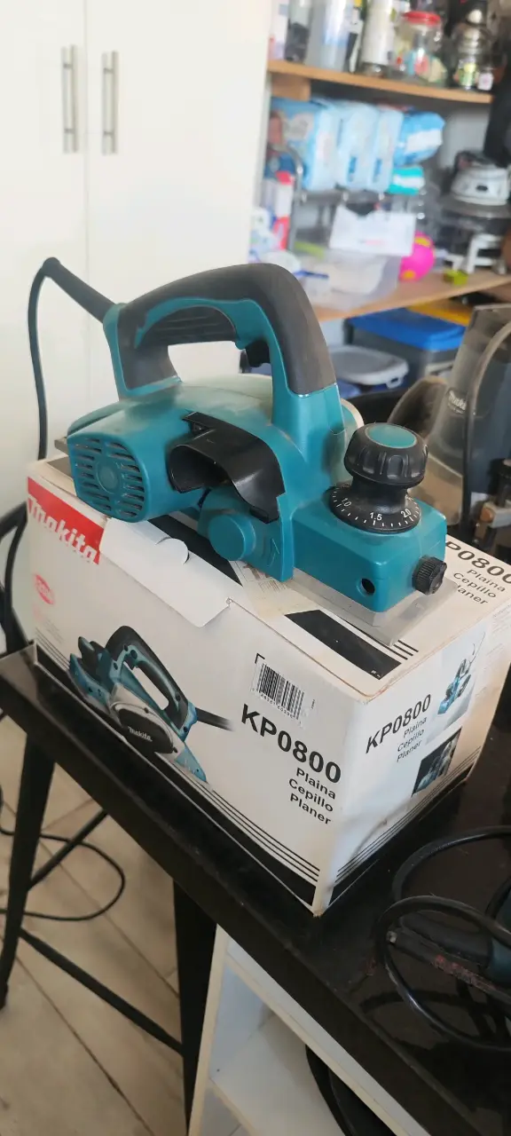 Cepillo eléctrico Makita de alta precisión - 4