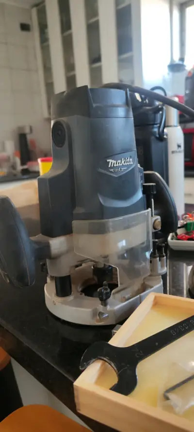 Fresadora Makita MT en buen estado - miniatura 1